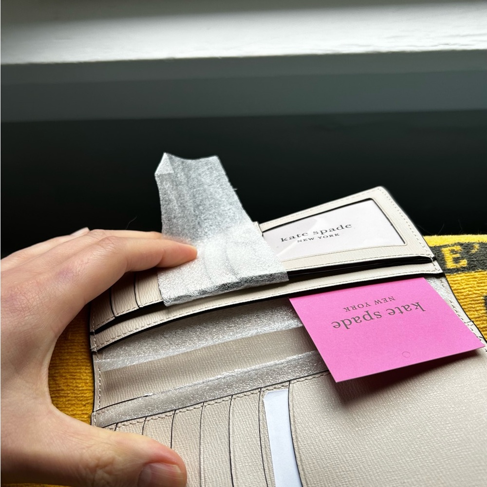 NWOT Kate Spade Wallet Brand New Condition - Picture 12 of 16